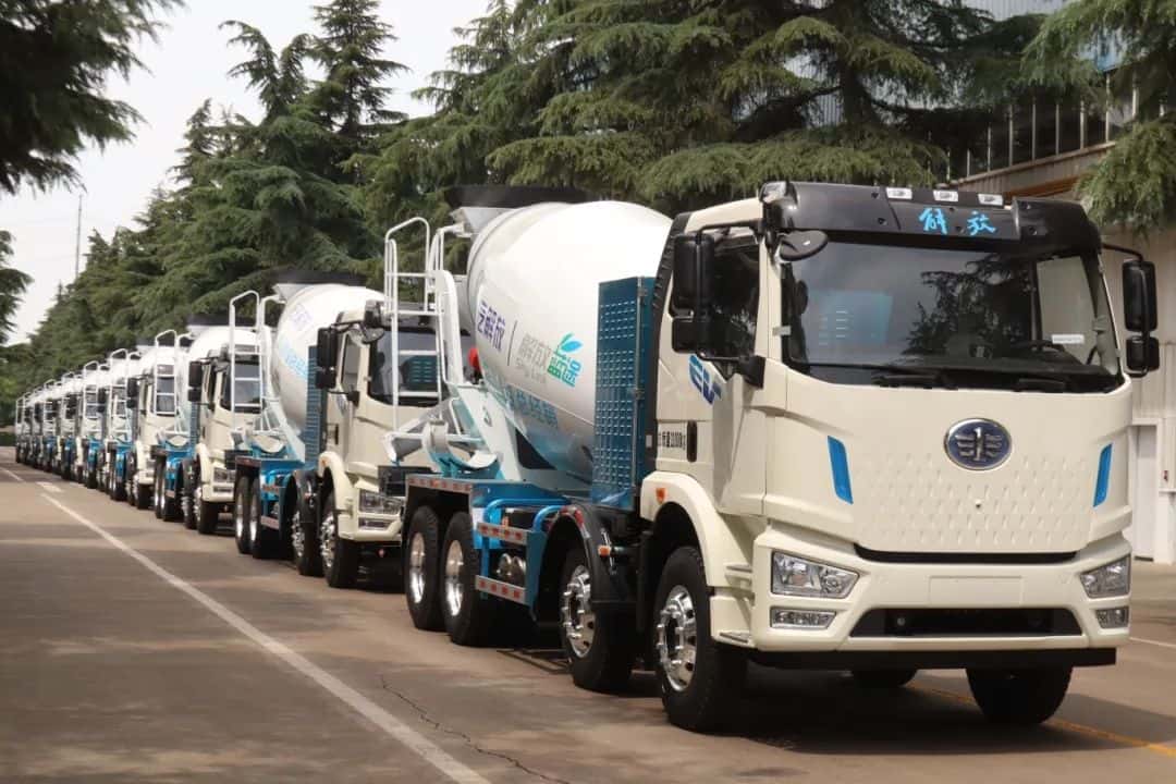 中集車輛新能源攪拌車，硬核助力西南地區(qū)重點工程建設(shè)