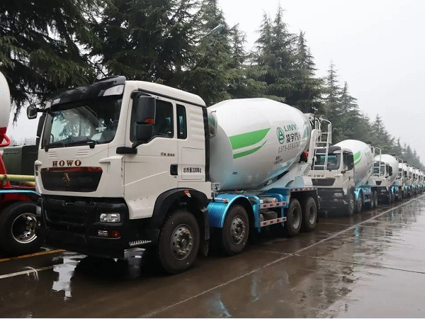 春雨濛濛，氣勢(shì)如虹！凌宇攪拌車震撼發(fā)車！