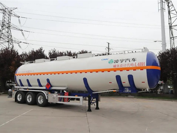 中集凌宇新款鋁合金易燃液體運(yùn)輸車來(lái)了！